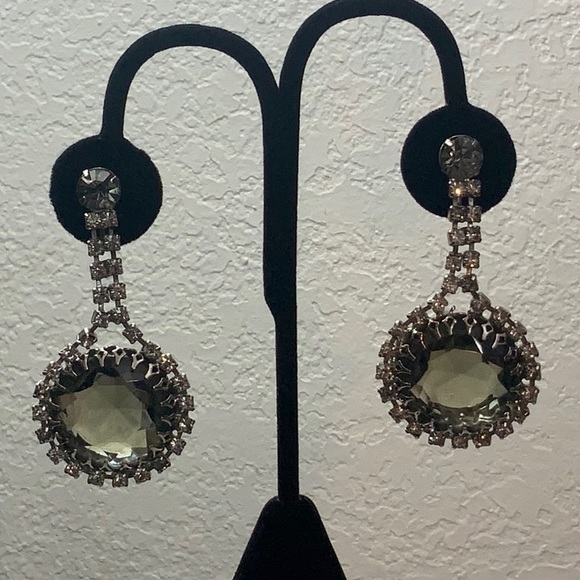 CATHE’ EARRINGS CLIP ON SMOKE CLEAR CRYSTALS VINTAGE 2 1/2 INCH DROP RUNWAY 60s - Picture 10 of 14